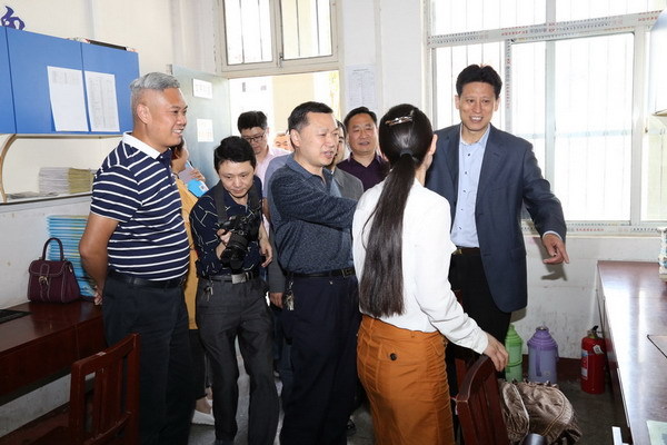 襄阳市教育装备与信息化工作会议召开