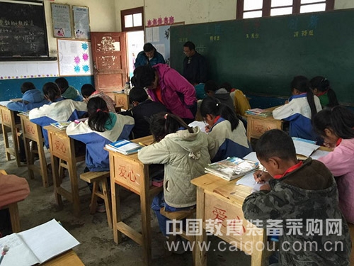 支援边疆少数民族教育,中庆在路上