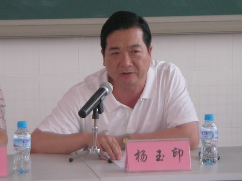 荥阳市教体局召开“班班通”工程建设暨应用现场会