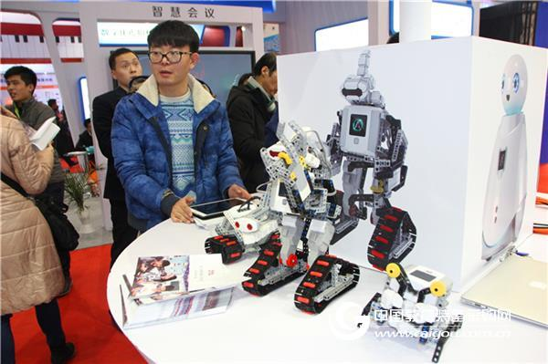 第28届北京教装展:中教美育漫步云端