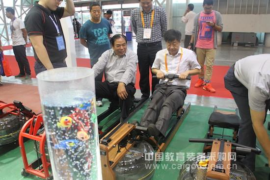 全国学校体育与卫生器材装备展示会隆重开幕