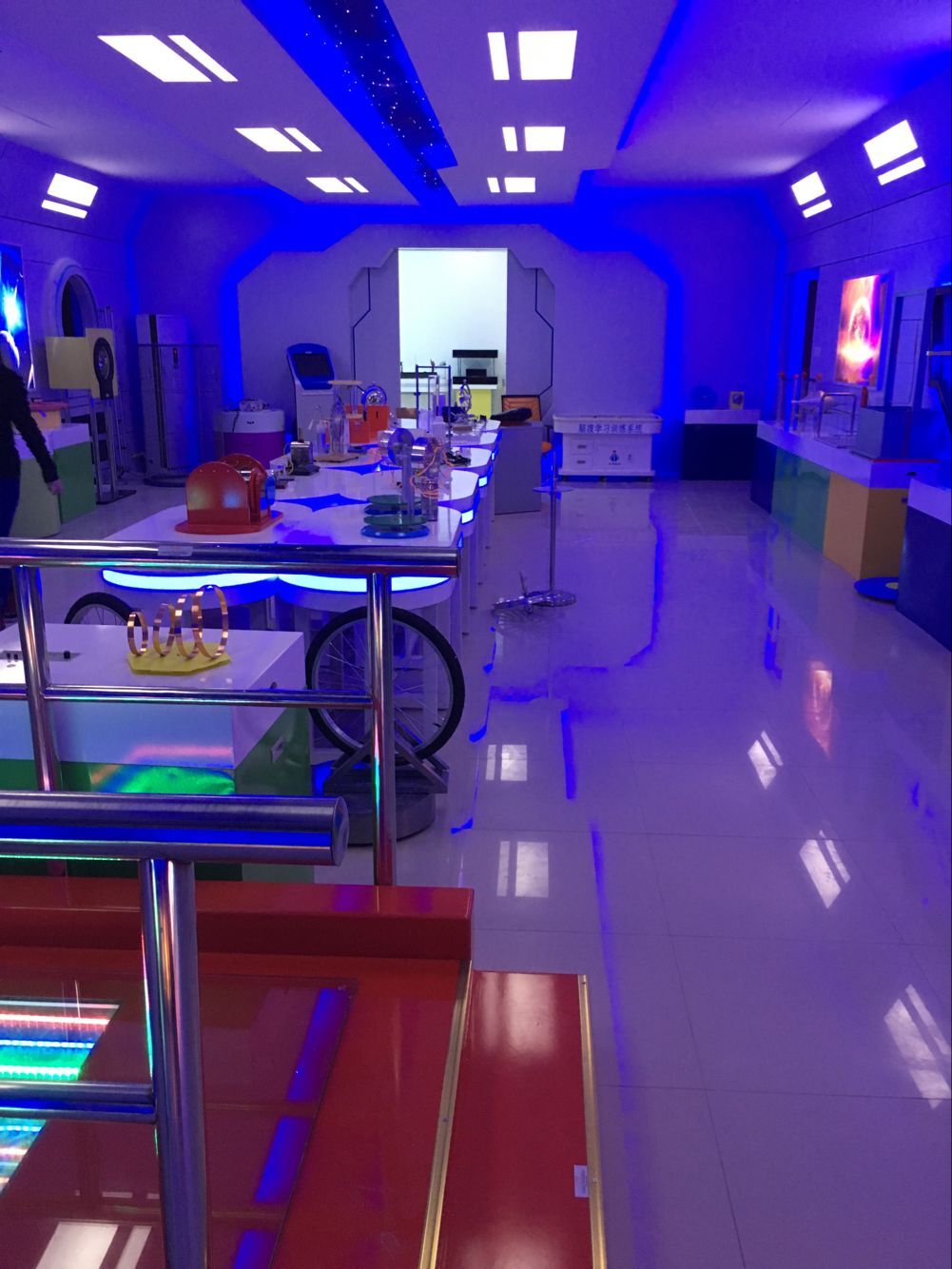 中学物理创新实验室建设方案 智能家居系统 物理VR体验 创意智造套件