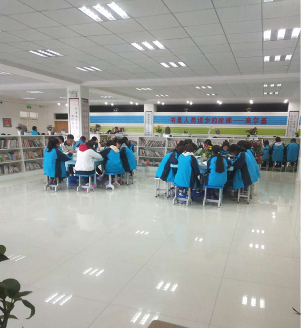 新疆拜城县第四高级中学图书馆