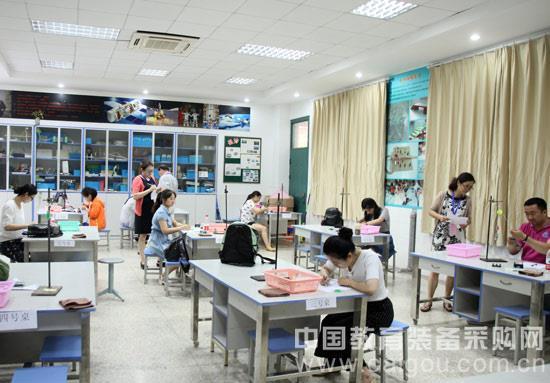 南京市成功举办小学科学教师实验技能赛