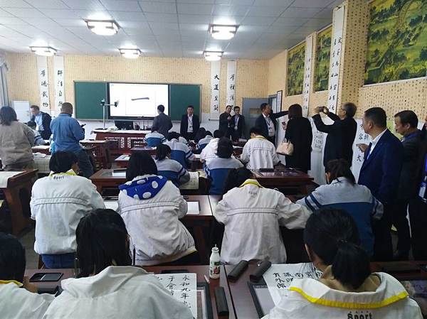 江西教育装备省市县各级领导参观华文众合智慧书法教室