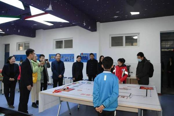 运城市智慧教育示范区融合应用项目专家团莅临海仓学校调研指导