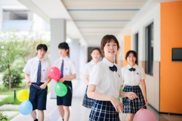 毕业季，校服美育价值在这一刻具象化了