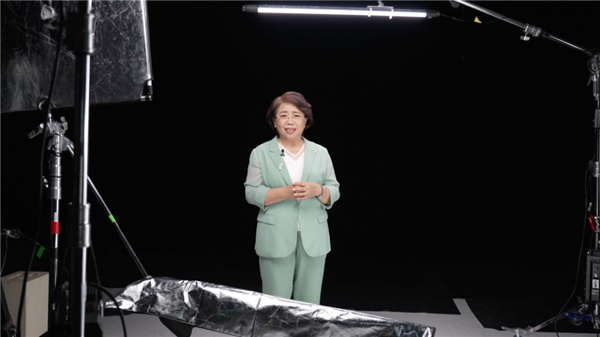 集愛研究院攜行業泰斗級專家，助力家庭教育“提質增效”