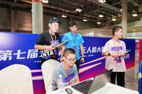 全國青少年無人機大賽：心系教育，高巨創新為青少年插上夢想飛翼