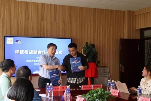 銘師堂攜手云南安寧中學，助力互聯網+教育模式進校園