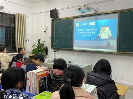 銘師堂教育攜手九江實驗中學，賦能教育，培養學生樹立生涯意識