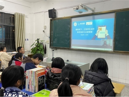 铭师堂教育携手九江实验中学，赋能教育，培养学生树立生涯意识