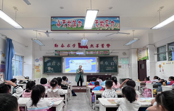 四川雅安市“ 9·5”瀘定地震校舍維修加固項目全面完成