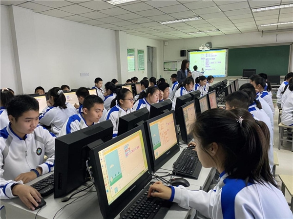 擁抱信息時代 打造高質量人工智能教育 ——河北省保定市人工智能教育探索之路