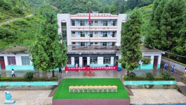 守护乡村儿童篮球梦，小天鹅公益篮球场项目走进幸福小学