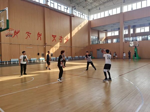 黑龙江工商学院：多功能体育场馆，让你变更好！