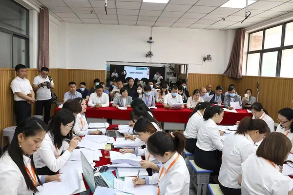 河南省2022年“國培計劃”項目縣建設現場推進會召開