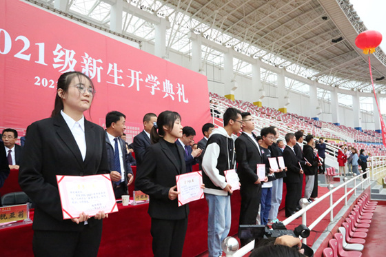 隴東學院隆重舉行2021級新生開學典禮