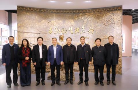 徐州醫科大學赤腳醫生博物館舉辦“江蘇省衛生健康系統醫德醫風教育基地”揭牌儀式