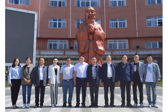 西昌學院黨委常委、副校長胡青龍帶隊到企事業單位開展交流座談