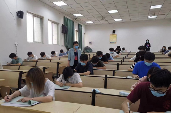 河南城建學院黨委書記張惠貞帶隊開展期末考試巡視工作