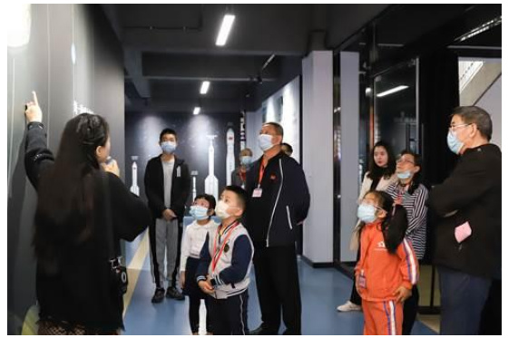 溫州大學“歡慶黨的二十大航空航天科技行”航空航天館溫大離退休教職工專場活動成功舉辦