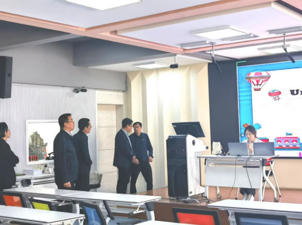 甘肅省教育廳專家組調研隴東學院數字教育建設情況