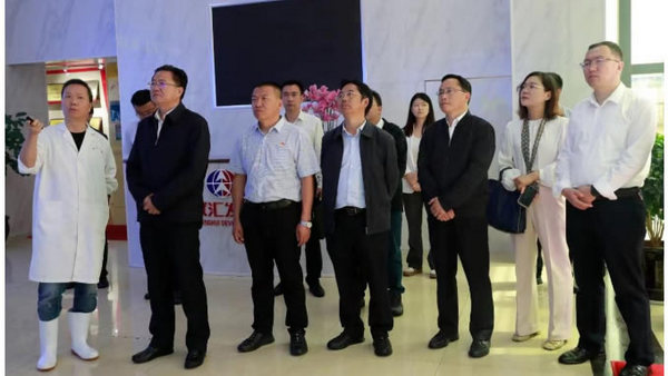 云南民族大學黨委書記阮朝奇到云南石林產業園區訪企拓崗