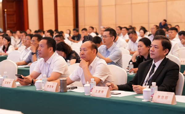 蘭州石化職業技術大學校長李常鋒應邀出席第十六屆海峽論壇·海峽兩岸職業教育論壇