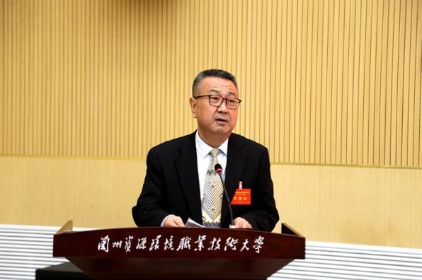 兰州石化职业技术大学党委书记徐宏伟参加甘肃中华职业教育社第六届社务委员会第二次（扩大）会议暨第二届甘肃省黄炎培职业教育奖颁奖典礼