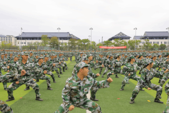 宜賓學院舉行2024年秋季學生軍訓總結表彰大會