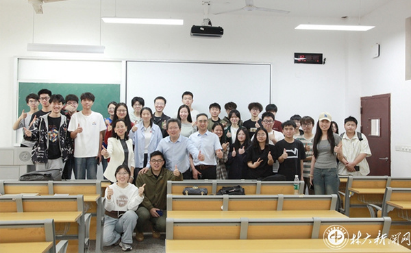 中南林业科技大学开设“人工智能赋能创新创业”课程