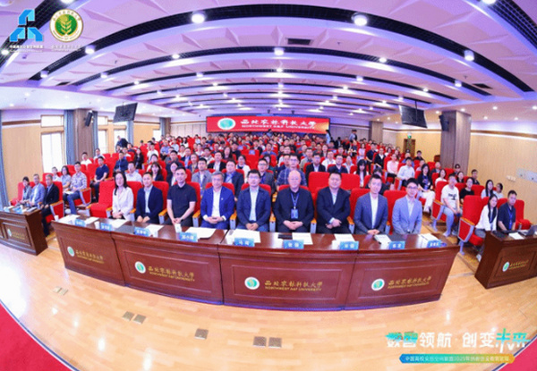 1746585478473263.jpg 江西科技师范大学科创空间获评2025年度中国高校众创空间联盟优秀众创空间