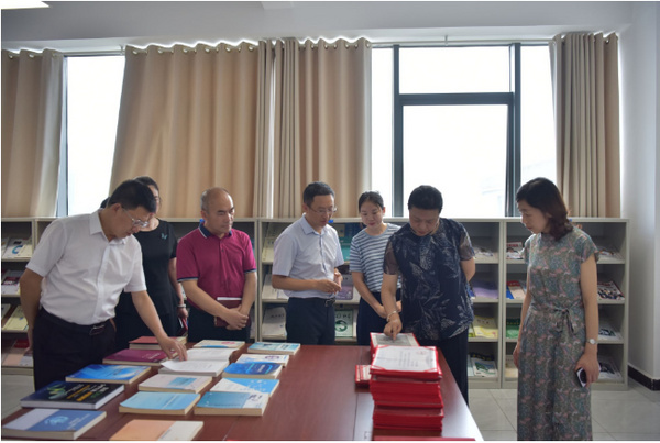 泸州市人大常委会党组书记、主任鞠丽一行来西南医科大学调研泸州市地方立法评估协作基地工作情况