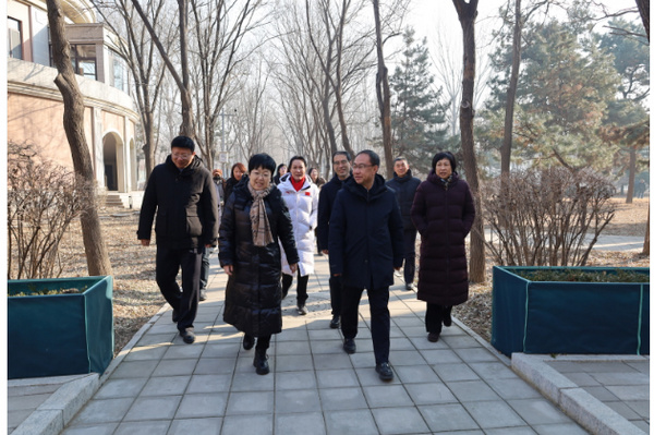 遼寧省副省長郭彩云到渤海大學調研