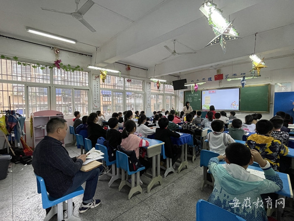 安徽銅陵“無書面家庭作業日” 落實“雙減”見實招