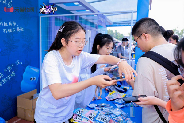 畅享清润，唱响青春，龙角散亮相清华、北交等四校毕业歌会