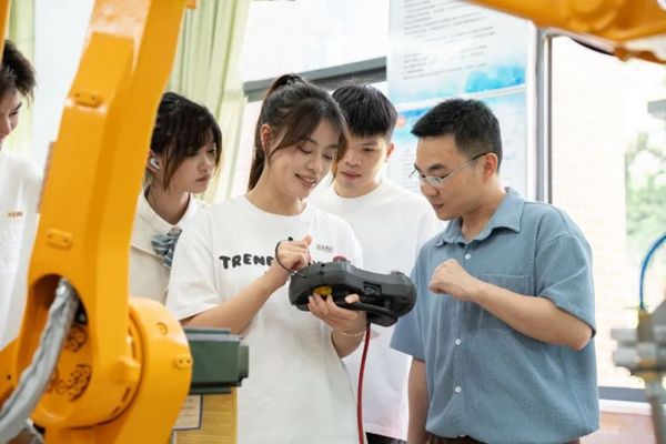福建阳光学院凭什么吸引众名家？6000 万引才背后的 “硬核” 师资密码