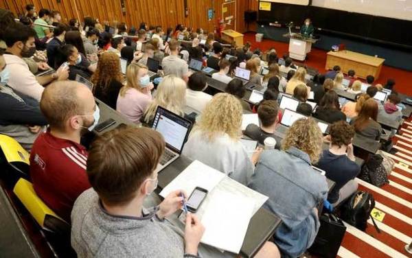 高威大學商業與經濟學院一所培養國際商界精英的搖籃