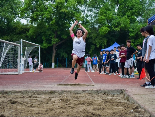 西南石油大学南充校区举行第十三届田径运动会