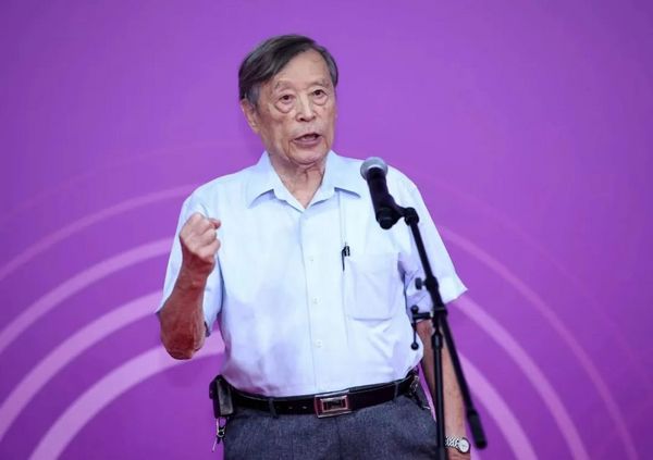 清華大學2023級本科新生迎來第一堂體育課