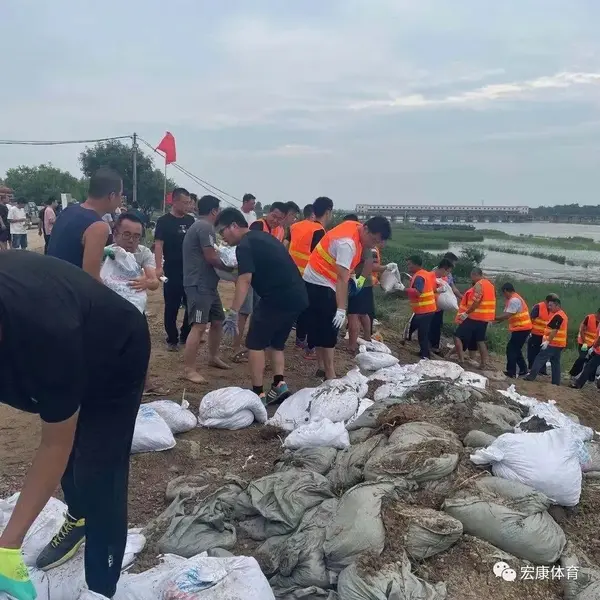河南水災泄洪最后一站到海興——宏康體育捐千套救生衣顯真情
