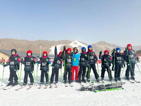 冰雪运动进校园 | 一起走进呼和浩特市中小学滑雪研学实践活动